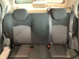 後部座席には3名まで乗車可能です。チャイルドシートも装着できます。