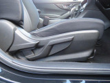 運転席シートはシートリフター付きで高さの調整が出来ます。安全・安心のドライブには正しいシートポジションが必須です!