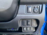 ダッシュボード右下には、エマジェンシーブレーキや横滑り防止機能・・ハイビームアシスト等安全装備のキャンセルスイッチと電動格納式ドアミラーのコントロールスイッチが並んでます。