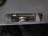 ETC車載器は、ビルトインタイプですっきり収納され、見た目も使い勝手も満足のアイテムです。