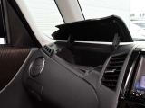 助手席アッパーボックスはエアコンの冷風を利用した保冷機能が有りますので、暑い季節に便利です。