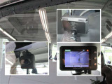 Aftermarketドライブレコーダー(後用)(CSD-610FHR)。運転席側ダッシュボード上にモニターが設置されています。
