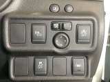安全装備のスイッチはハンドルの右下に纏められているので、操作しやすいです。
