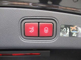 走行距離10,000〜15,000kmもしくは1年ごとにメンテナンス・インジケータが点灯して点検時期をお知らせします。初回車検まで無料で点検を受けることが可能です。