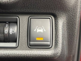 【インテリジェントLI】走行中の車線からはみ出しそうな時、警告音と共にステアリングとブレーキを制御し、車線内を走行する様にアシスト。より安全な運転をサポートしてくれます!