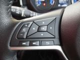 運転中も視線を外さずチャンネルやボリューム調整可能、安心便利なステアリングスイッチ付き!