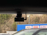 後ろのドライブレコーダー付き。 交通事故・交通トラブルの証拠映像を保存できます。 万が一の安心アイテム!