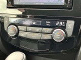 設定した温度をしっかりキープしてくれるオートエアコンで車内はいつでも快適です。左右独立温度調整機能付き。