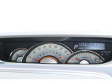 メーターディスプレイは燃費のいい運転を知らせてくれるエコドライブアシスト照明も付いています。