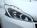 先進性の象徴であるLEDランニングライトは、昼間の車輌の存在感を際立たせ、安全性にも配慮しています。