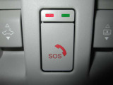SOSコールは急病時やあおり運転被害などの危険を感じた時スイッチを押すと専門のオペレータに繋がって警察や消防への連携をサポートしてくれます。万が一の事故発生時にはエアバッグ展開と連動して自動通報します。