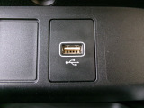【USBポート】USBポートも装備されています♪スマートフォンのオーディオに連携も可能です。今や欠かせない装備の一つです!
