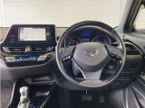 SUVのC-HRならではの見晴らしのよい前方視界で、快適なドライブをお楽しみいただけます。