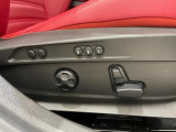 シートの前後スライド、リクライニングの角度、高さ(前後)を、電動で調節できる6ウェイパワーシート(前席、運転席メモリー付き) を標準装備。