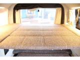 リヤ上段ベッドのベッドサイズは130cm×180cm程です。