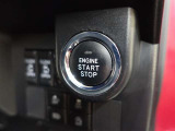 エンジンスタートはプッシュボタン式になり、キーを回す必要はございません。