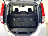幅広いバックドア開口部と低い荷室フロア高で重い荷物もラクラク積めます!