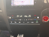 デュアルエアコンが装備されておりますので運転席・助手席でお好みの温度に設定可能です!!