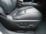 運転席パワーシートは、複数のシートポジションに加え、メモリー機能を採用しています。