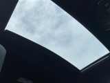 【サンルーフ】解放感溢れるサンルーフ☆車内には爽やかな風や太陽の穏やかな光が差し込みます☆