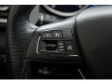 前車追従型のクルーズコントロールを装備しておりドライブ中でもステアリングから手を離さず操作が可能です。