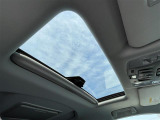 【サンルーフ】解放感溢れるサンルーフ☆車内には爽やかな風や太陽の穏やかな光が差し込みます☆