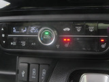 ☆オートエアコンはお好みの温度にすれば、内気・外気の切替、吹き出し口、風量etc,をコントロールして車内を快適にしてくれます☆