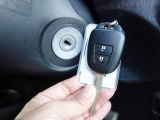 鍵にはキーレスエントリーを搭載しております。ボタン操作1つで簡単にドアの施錠・解錠を行えるので、車の乗り降りの際にもたつくことがありません!