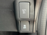 ドアの施錠・解錠に連動してドアミラーを自動で格納・展開します。運転席の格納スイッチでドアミラーを格納した場合、ドアミラーが展開しない格納スイッチ優先機能付。