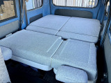 オリジナルセカンドシートやベッドキットを装備したタウンエースバン!
