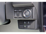 両側電動スライドドア、コーナーセンサーや安全装置関連スイッチ等は運転席側に配置しています。