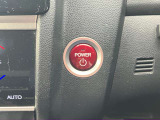 鍵をささなくても、ブレーキを踏みながらボタンを押すだけで簡単エンジンスタート!