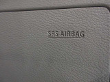 運転席にSRS二-エアバッグを採用 下肢の障害を軽減ことができます