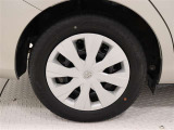 タイヤサイズは175/65R15!残り溝は5ミリ程度です!ホイールキャップに傷があります。