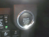 プッシュスタートスイッチを押すだけでエンジンを始動させることができます。