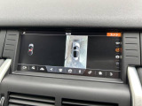 サラウンドカメラ(360°カメラ) 車載のカメラを駆使し、車を真上から見下ろしている映像に変換、センターディスプレイに表示させ、安全な駐車をサポート。縦列駐車や狭い場所への駐車に大きく役立ちます。