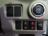 プッシュボタンで楽々エンジンスタート。  ヘッドライトレベリング機能付き。ヘッドライトの角度を調整する事が出来るので便利です。