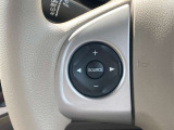 オーディオの音量やチャンネル操作ができるスイッチが、ハンドルに付いています。運転中でも、操作が行えて非常に安全・便利です!