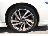 タイヤはひびもなく良好です!詳細は各タイヤ写真をご覧ください。タイヤパンク保証プログラム販売中!もしもの時にタイヤ4本新品交換!詳細はスタッフまで!※ホイールロックナットは展示用です。