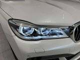BMWレーザーライトとても明るく配光も良いので夜間の運転も安心です。