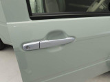 キーレスエントリー キーについたスイッチでドアの施錠開錠ができます。