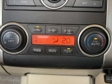 【オートエアコン】一度お好みの温度に設定すれば、車内の温度にあわせて温度や風量を自動で調整!暑さ寒さにあわせ、何度もスイッチ操作をする必要はありませんので、快適な車内空間には必須です♪
