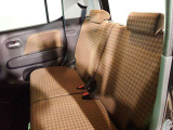 ★後部座席も快適スペースを確保しております。内装のクリーニングも施工済みで綺麗な状態です。お車の状態や詳細はポイント5亀山店専用フリーダイヤルまで♪
