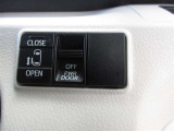 運転席からボタン一つで開閉できるパワースライドドアが付いています。安心の挟み込み防止装置付です。