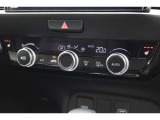 フルオートエアコンを装備。車内の温度設定だけでなくPM2.5にも対応した高性能集塵フィルターも装備しており車内はいつも快適空間♪