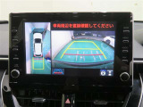 パノラミックビューモニター搭載。カメラで車両周囲の状況を映し出すため、狭い場所での駐車などに役立ちます。