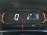 文字が大きく、とっても見やすいメーターです☆ディスプレイがグリーンに光ると、燃費の良い運転をしている証拠です(*^_^*)