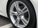 BMW純正18インチMアロイ スタースポーク400ホイール。洗練されたデザインで、足元の個性を引き立てます。