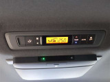 【後席用オートエアコン】一度、温度を設定すれば冷暖房を自動的に調整してくれますよ。後席に乗車のご家族と快適なドライブには必須アイテムですね!