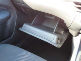 車検証入れになどにも使える便利な収納BOXあります。